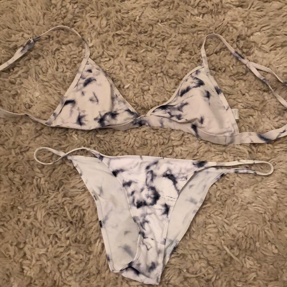 White and navy marble bikini
